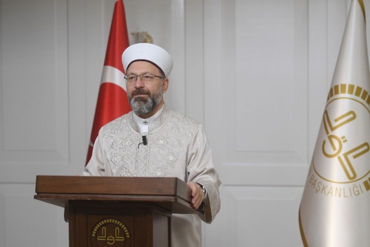 Prof. Dr. Erbaş: "Toplumun bizlere her açıdan ihtiyacı olduğu bu salgın hastalık günlerinde dijital ortamları da düzenli kullanarak bıkmadan, usanmadan vaaz, irşad ve eğitim faaliyetlerimize devam edelim"