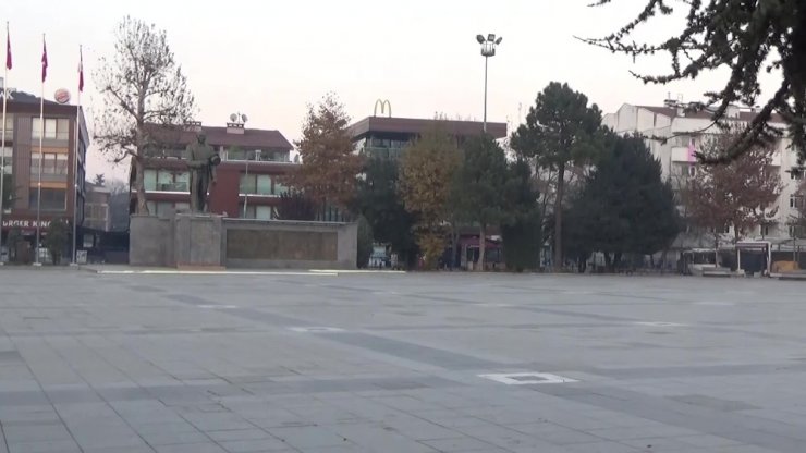 Düzce’nin en kalabalık sokakları sessizliğe büründü