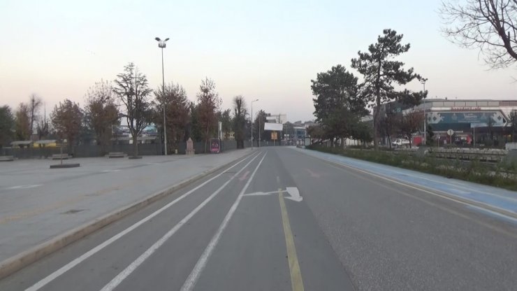 Düzce’nin en kalabalık sokakları sessizliğe büründü