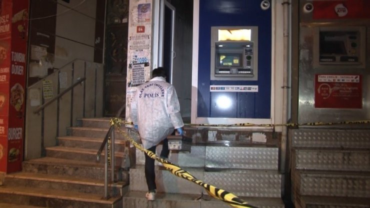 Esenyurt’ta özel bir bankaya ait bankamatikte yangın paniği