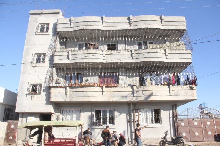 Eşini balkonda dövüp, banyoda bıçaklayan koca tutuklandı