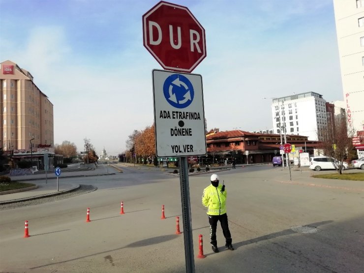 Eskişehir’de 56 saatlik kısıtlama döneminde trafik denetimleri sürüyor