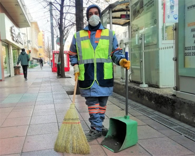 Kısıtlamalarda da görevlerine devam ediyorlar
