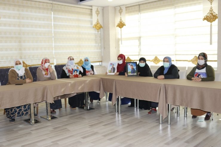 Evlat nöbetindeki aileler HDP’li vekillerin Demirtaş açıklamalarına tepki gösterdi