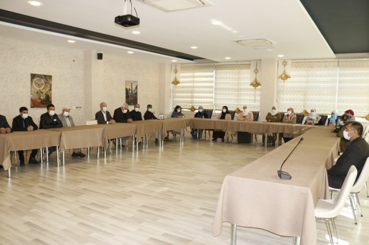 Evlat nöbetindeki aileler HDP’li vekillerin Demirtaş açıklamalarına tepki gösterdi