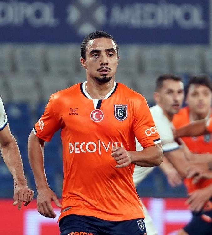 Kırmızı kartı iptal olan Rafael, ilk 11’de