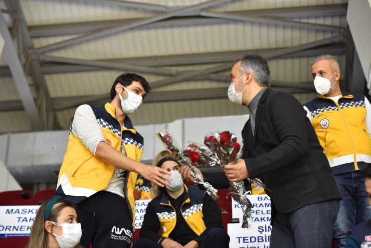 Sağlıkçılara moral desteği