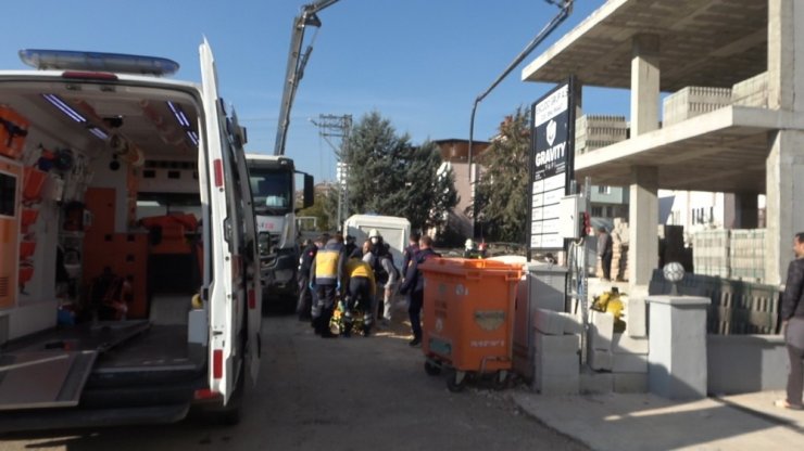 İnşaat duvarı çöktü iki işçi yaralı