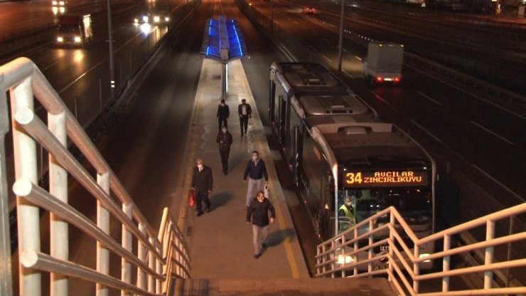 İstanbul’da sokağa çıkma kısıtlaması sona erdi, yollarda hareketlilik başladı