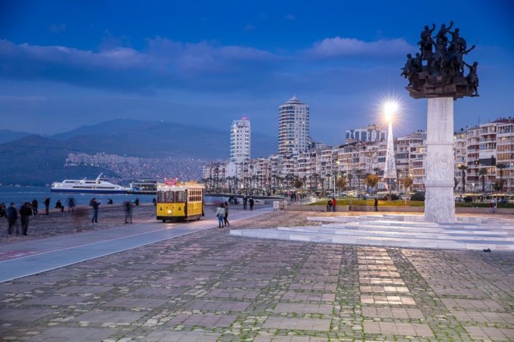 Nostaljik tramvay Çiğdem yeni yıl için süslendi