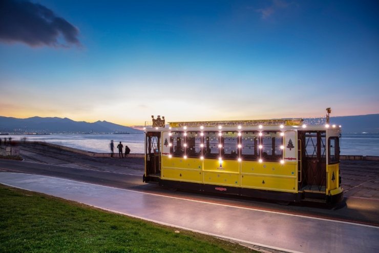 Nostaljik tramvay Çiğdem yeni yıl için süslendi