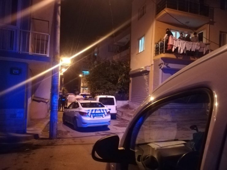İzmir’de gecenin sessizliğini bölen kavga: 4 yaralı