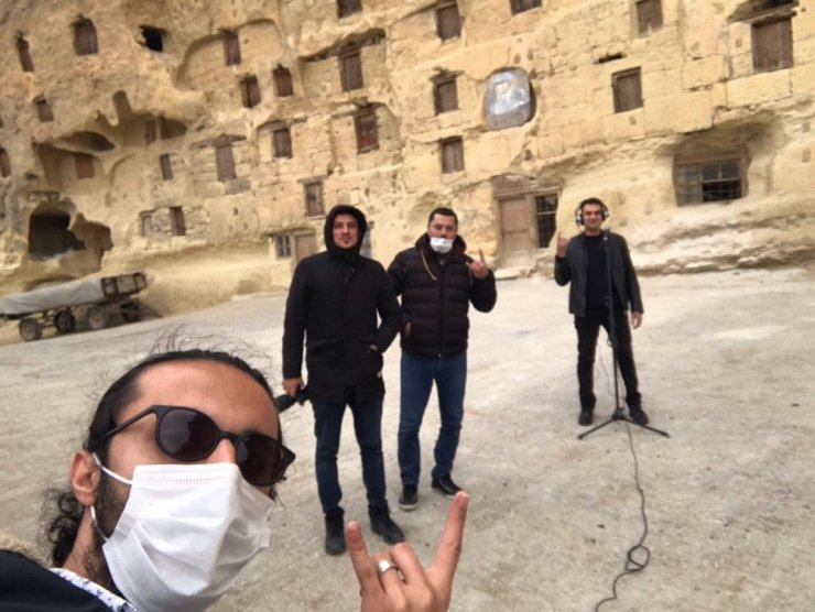 Sınıf öğretmeninden korona virüse dikkat çekmek için ‘Umut Yılı’ klibi