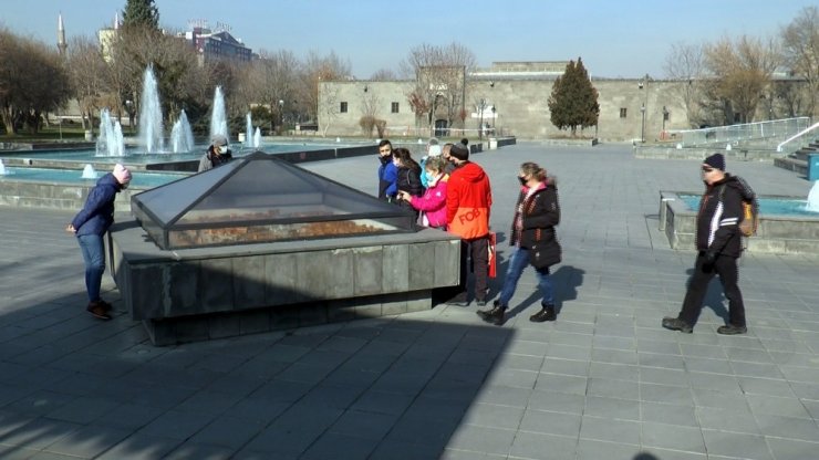 Kayseri’de sokağa çıkma kısıtlamasında meydan turistlere kaldı