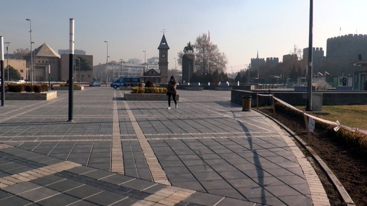 Kayseri’de sokağa çıkma kısıtlamasında meydan turistlere kaldı