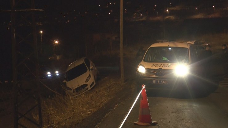 Kayseri’de ’dur’ ihtarına uymayan baba ve oğlu kaza yaparak yakalandı
