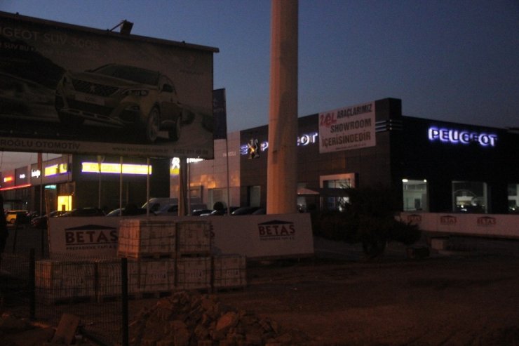 Yorgun mermi Peugeot Bayi İnciroğlu’na isabet etti