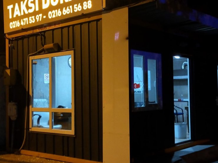 Ataşehir’de taksi durağına ’kılıç’ ile saldırı