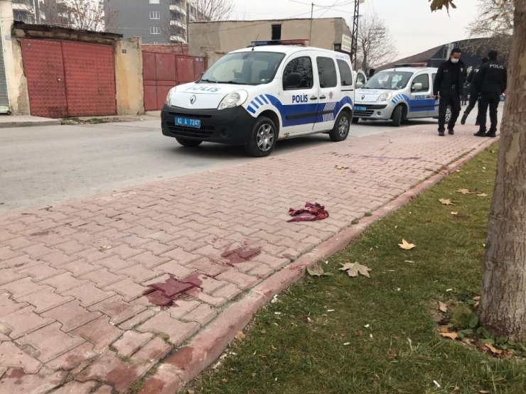 Bıçaklanan taksi şoförüne ilk müdahaleyi yolcusu yaptı