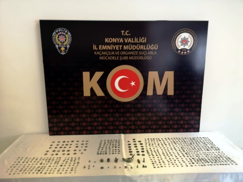 Konya’daki operasyonda ele geçirilen objeler dikkat çekti