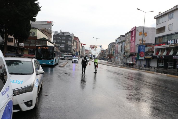 Sultanbeyli’de sokağa çıkma kısıtlamasına uymayan 378 kişiye 1 milyon 200 bin TL ceza