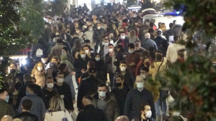 Taksim’de dikkat çeken yoğunluk
