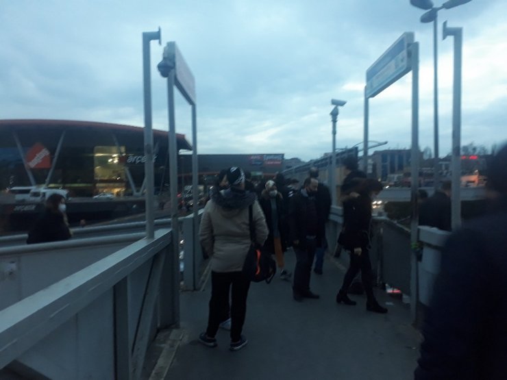 Kısıtlamanın ardından trafikte hareketlilik başladı