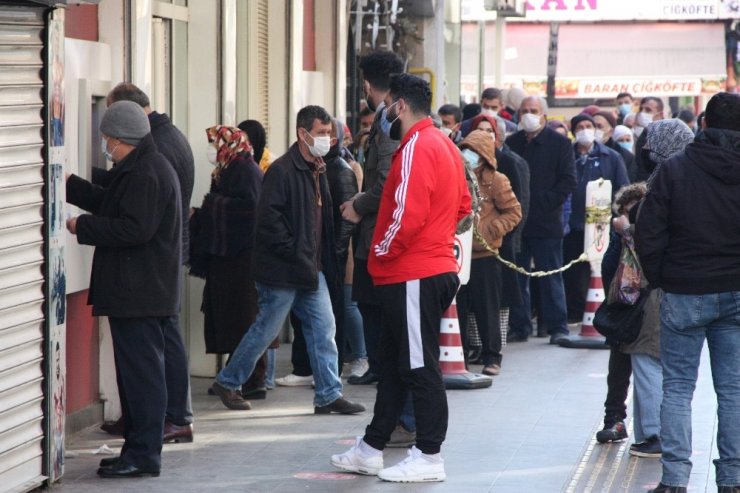 56 saatlik kısıtlama sona erdi, Diyarbakır’da yoğunluk başladı