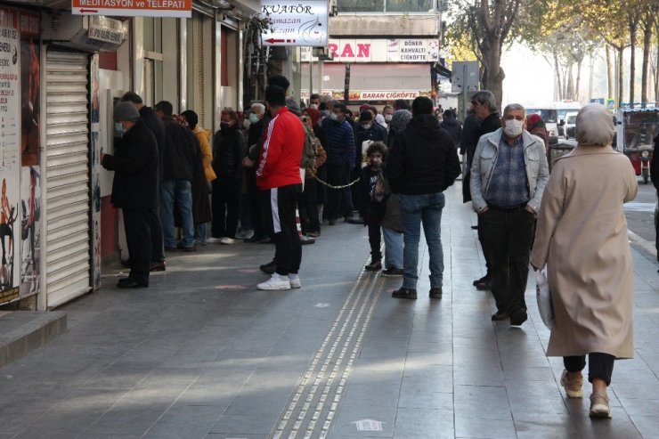 56 saatlik kısıtlama sona erdi, Diyarbakır’da yoğunluk başladı