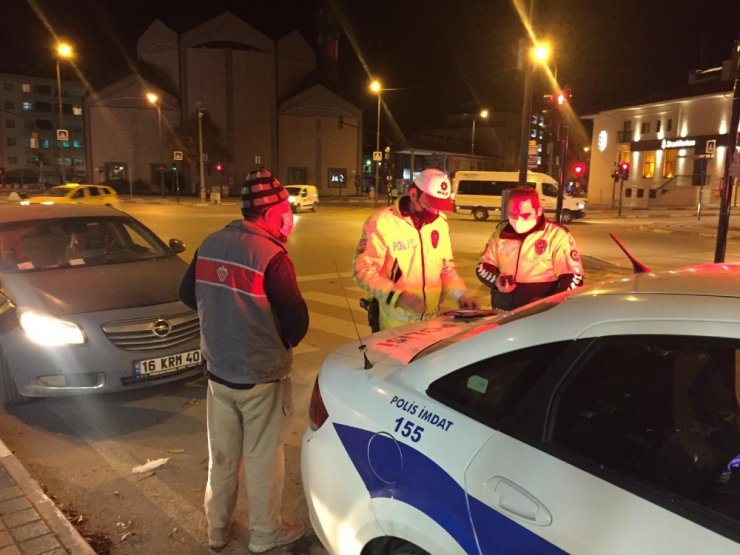 Kısıtlamada ehliyetsiz ve alkollü gezen sürücü ve eşine 5 bin lira ceza