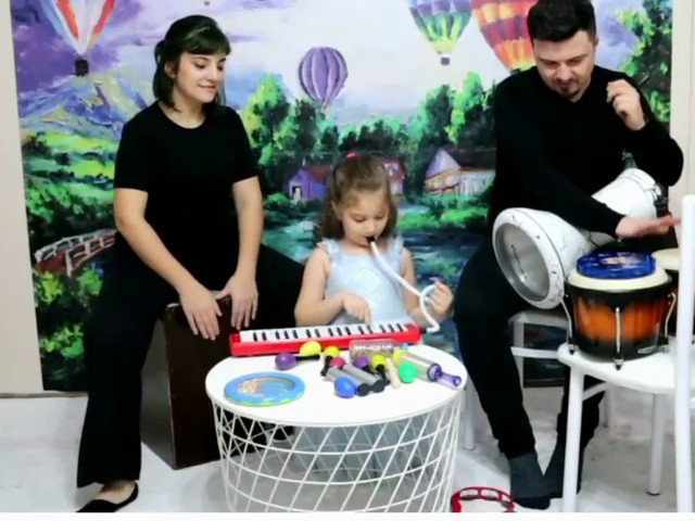 Korona virüs kısıtlamasında ailece müzik grubu kurdular, izlenme rekoru kırdılar