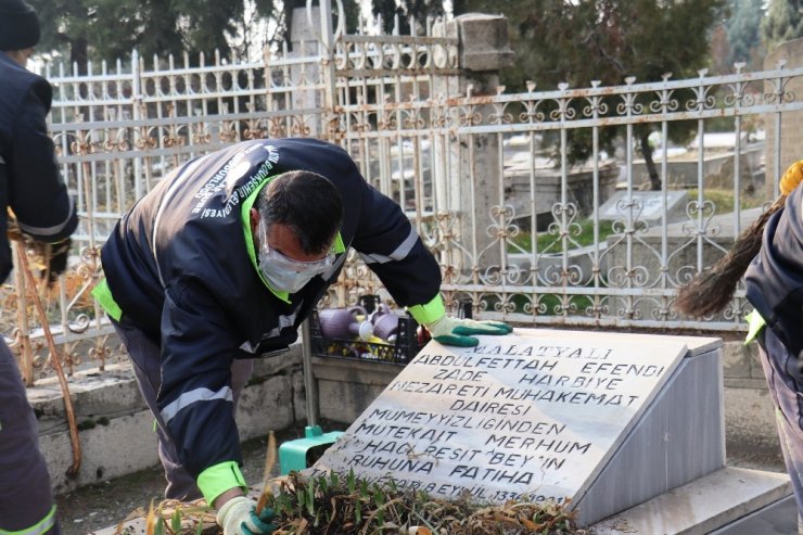 Malatya’da İnönü ve Özal ailelerinin mezarlarını yeniliyor