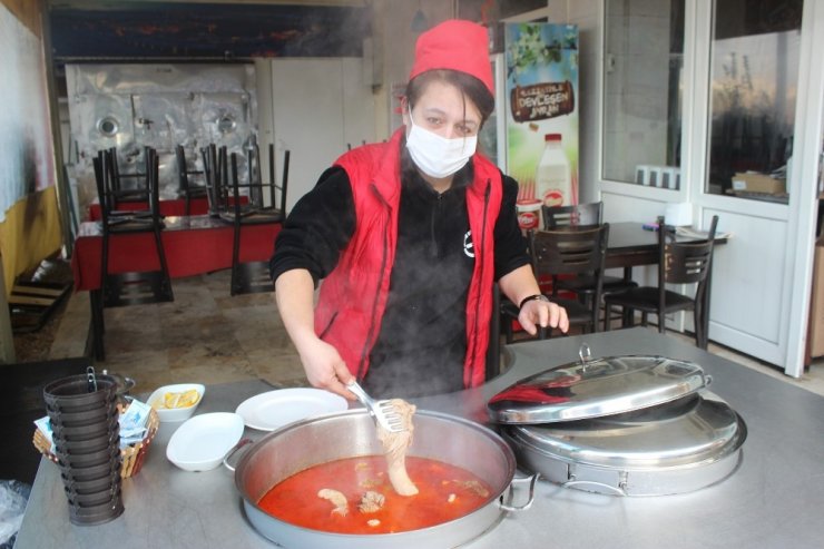 Sosyal medyadan gördüğü şırdan ve mumbarın ustası oldu