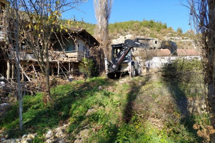 Yeşil Mahallesinde taşkınların önüne geçildi