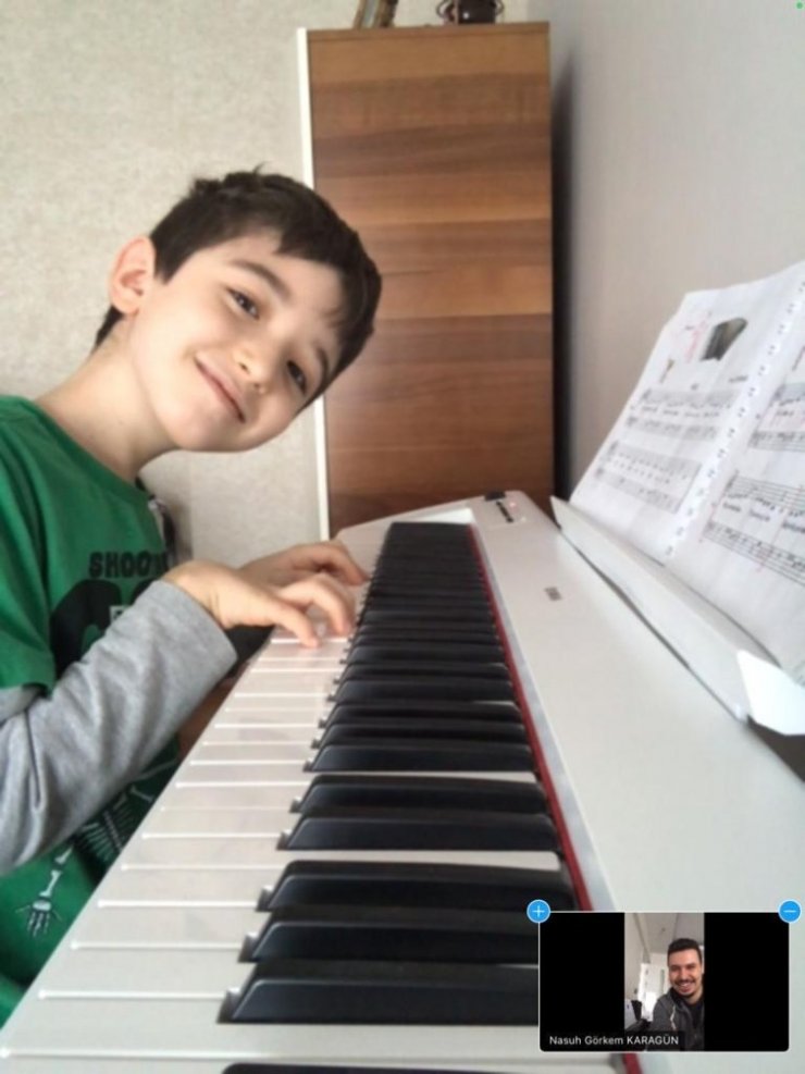 Enstrüman ve tiyatro kurslarında online eğitim başladı