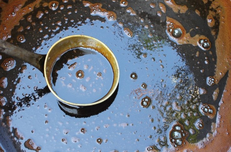 Ağustosta toplanan keçiboynuzu meyveleri aralıkta pekmez oldu