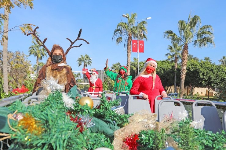 Mezitli Belediyesi, sokağa çıkma yasağında vatandaşlara yeni yıl coşkusu yaşattı
