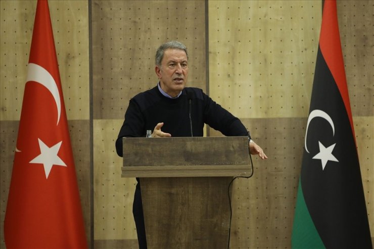 Bakan Akar: "Türk unsurlarına yapılacak herhangi bir saldırı girişiminde katil Hafter unsurları her yerde meşru hedef olarak görülecektir"