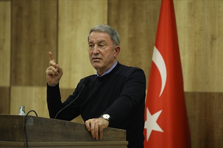 Bakan Akar: "Türk unsurlarına yapılacak herhangi bir saldırı girişiminde katil Hafter unsurları her yerde meşru hedef olarak görülecektir"