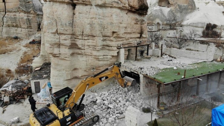 Göreme Belediye Başkanı, oğlunun kaçak yapısını yıktırdı