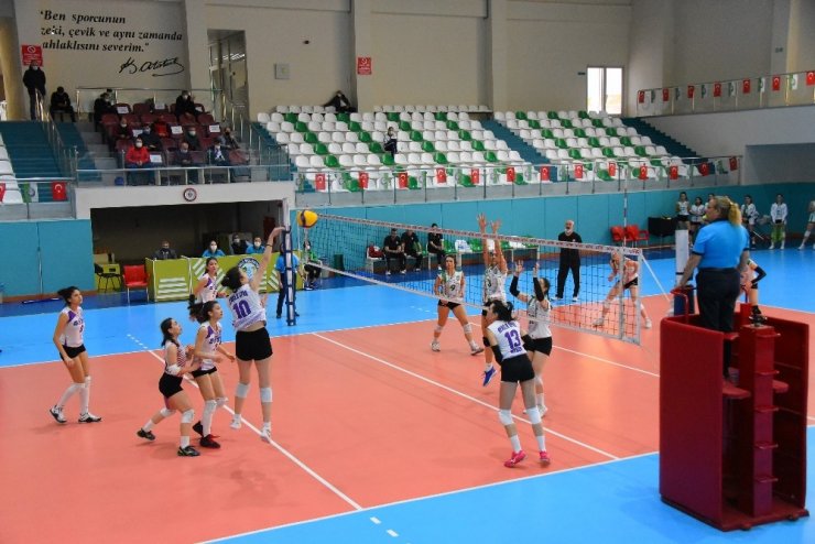 Salihli’nin sultanları 2. yarıya galibiyetle başladı