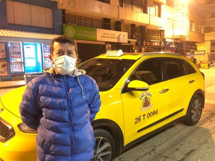 Sokağa çıkma kısıtlaması en çok taksileri vurdu