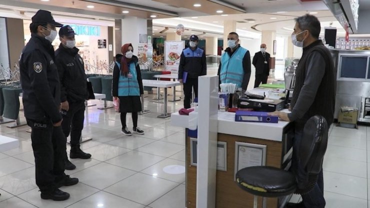 Sultanbeyli Salgın Denetim Merkezi Ekipleri, ihbarları anında değerlendiriyor