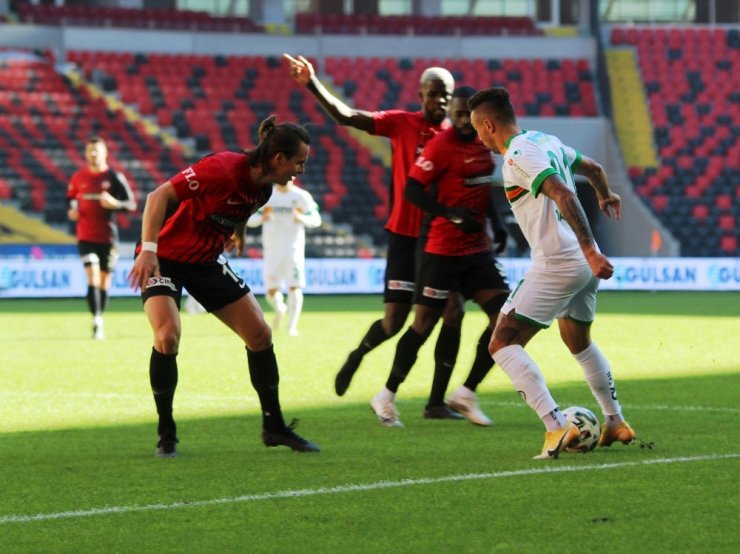Süper Lig: Gaziantep FK: 2 - Aytemiz Alanyaspor: 1 (İlk Yarı)
