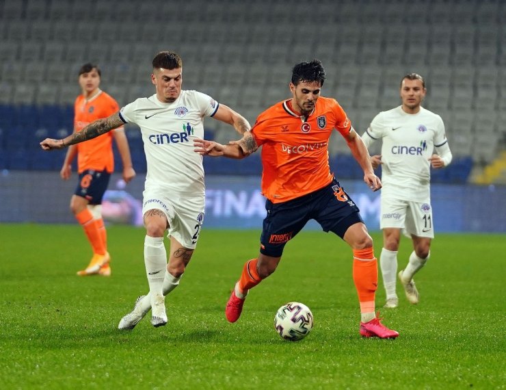 Süper Lig: Medipol Başakşehir: 1 - Kasımpaşa: 1 (İlk yarı)