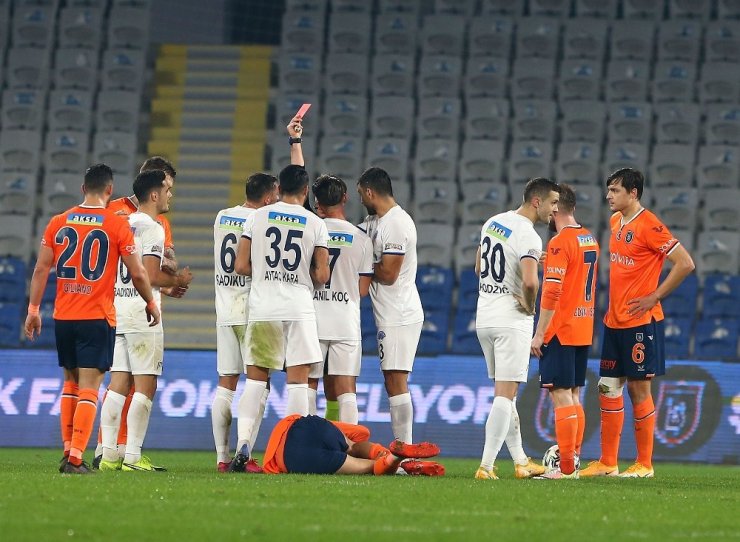 Süper Lig: Medipol Başakşehir: 1 - Kasımpaşa: 1 (İlk yarı)