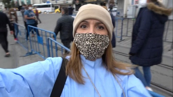 Taksim’de kadın turist gazeteciye saldırdı, o anlar kamerada