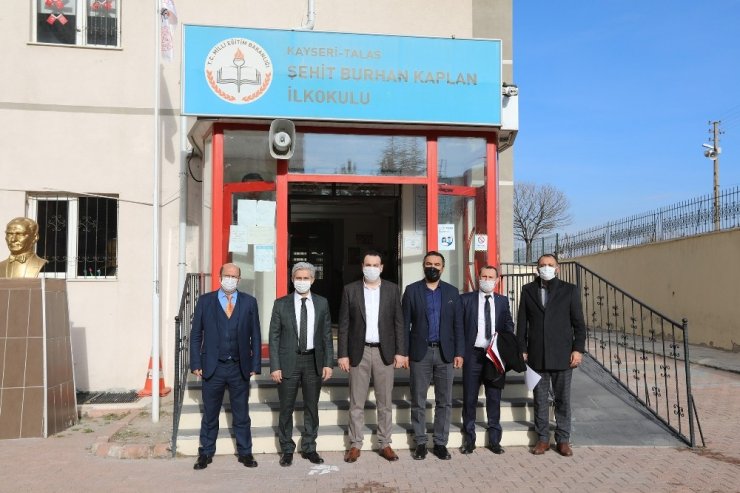 Talas’ta kışlık ayakkabılar sahiplerine teslim edildi