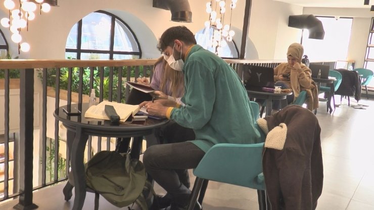 7/24 Kütüphane kısıtlamalarda da yoğun ilgi görüyor