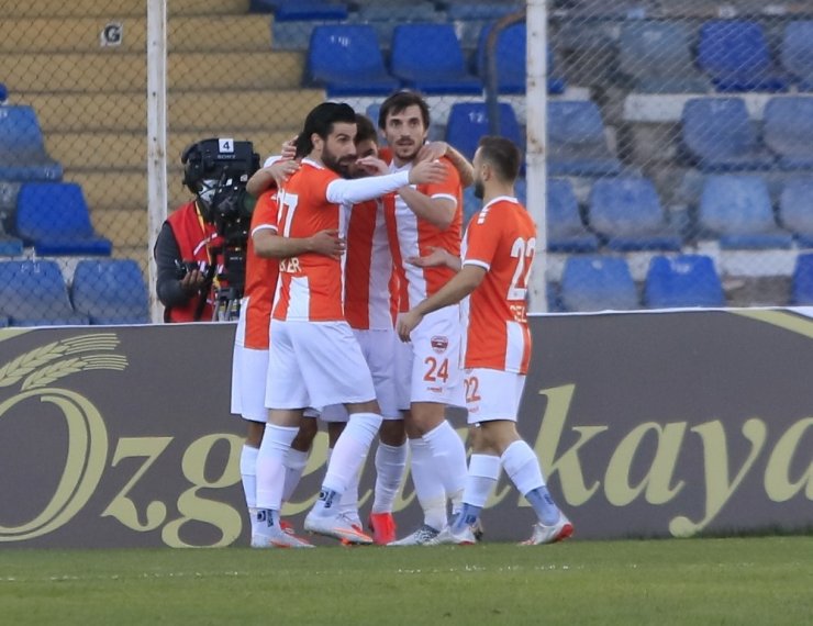TFF 1. Lig: Adanaspor:1 - Bandırmaspor: 1 (İlk yarı sonucu)